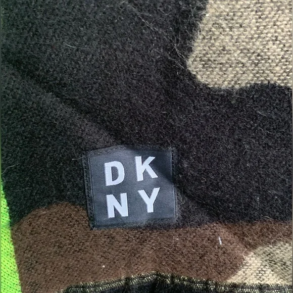 DKNY blanket scarf. - Picture 2 of 3